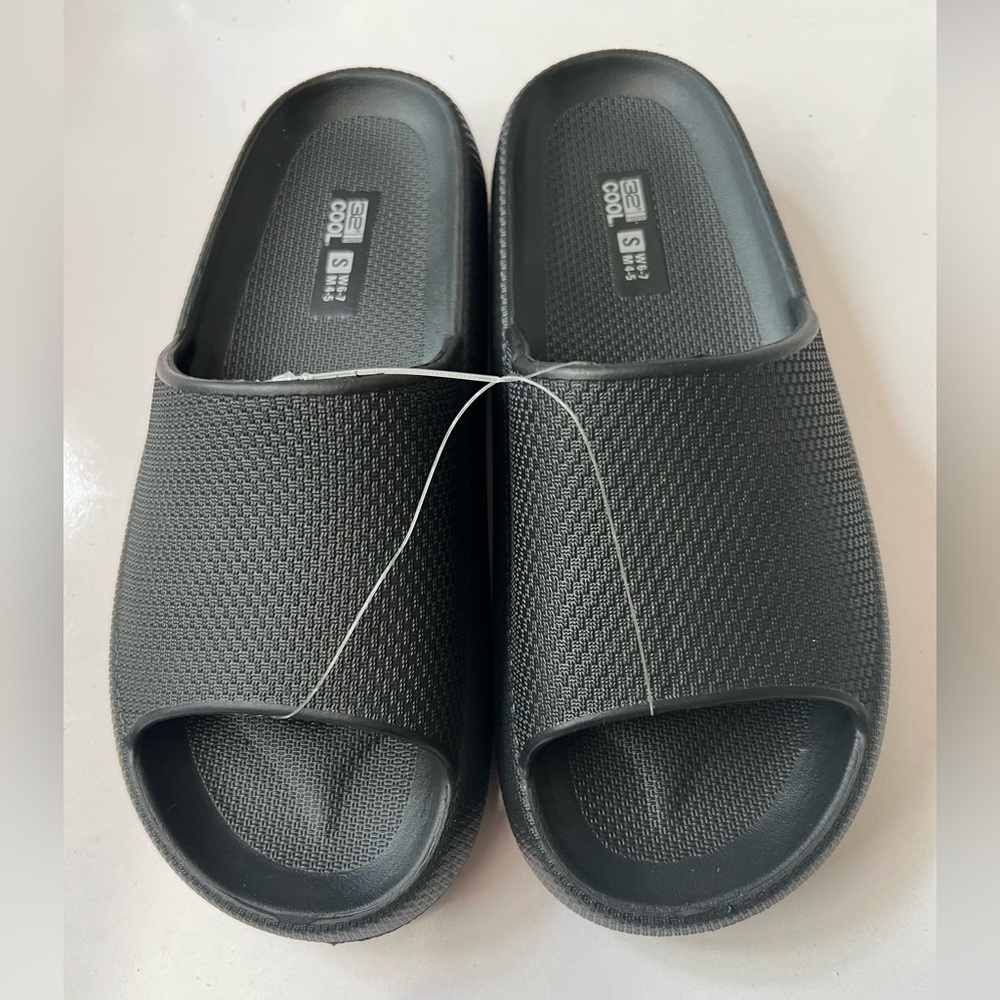 NEW! UNISEX 32 DEGREES COOL SLIP ON LIGHTWEIGHT CUSHIONED SLIDE! W6-7/M4-5 Black